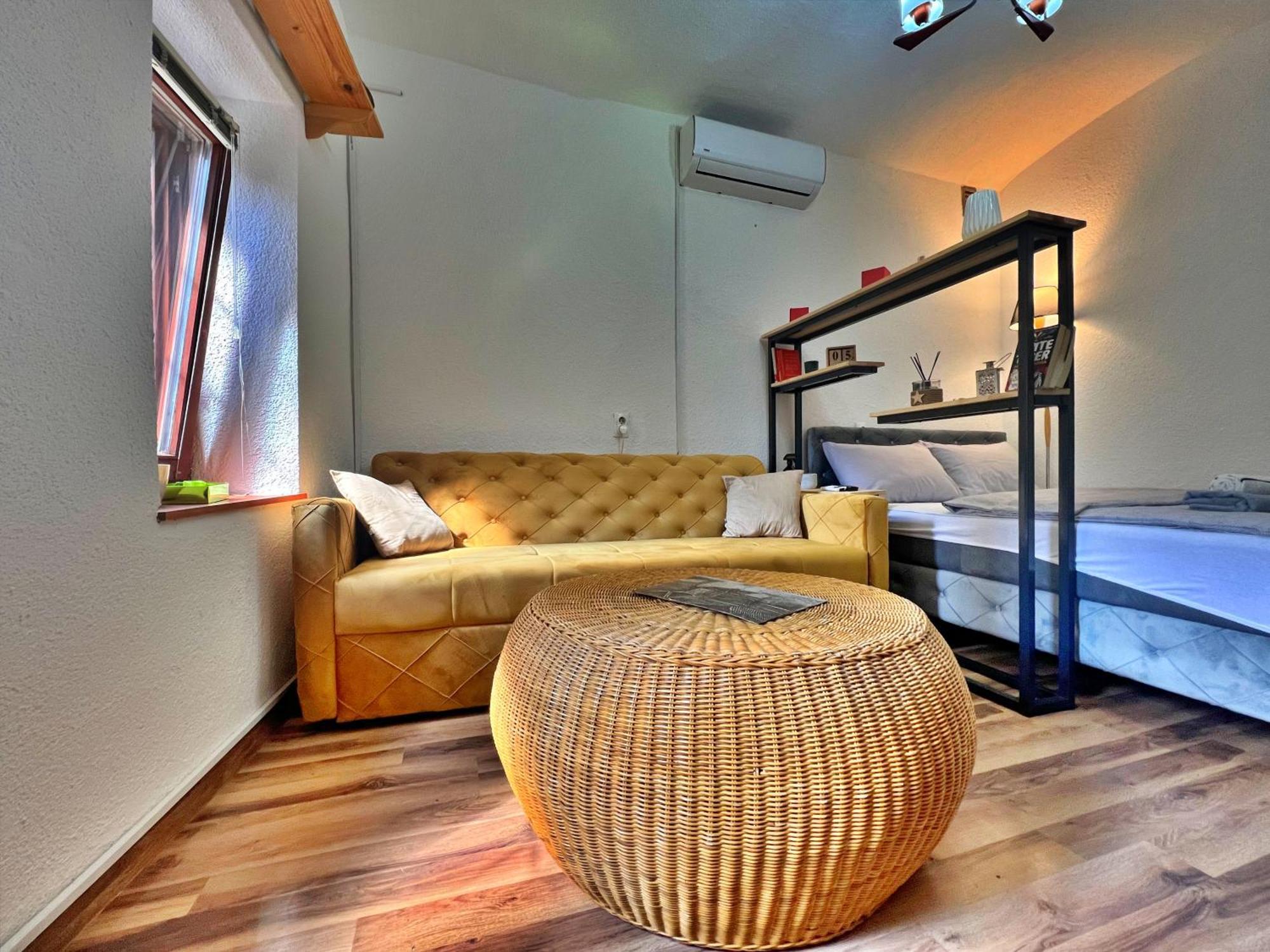 Chic Old Town Studio With Patio SJJ Exterior foto